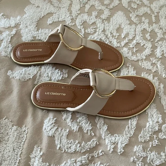 Cream Sandals - Liz Claiborne Size 7 - Picture 2 of 4